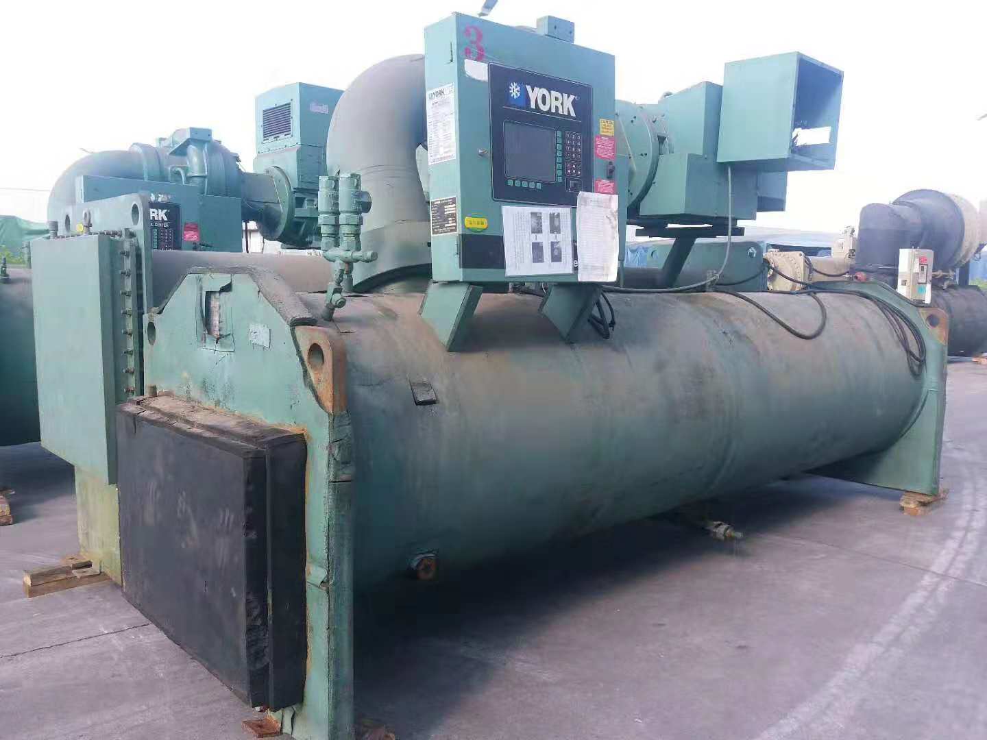 螺桿離心式冷水機(jī) 螺桿離心式冷水機(jī)